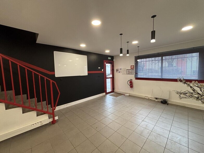 Industrial in Mitry-Mory to rent - Interior Photo - Image 2 of 14