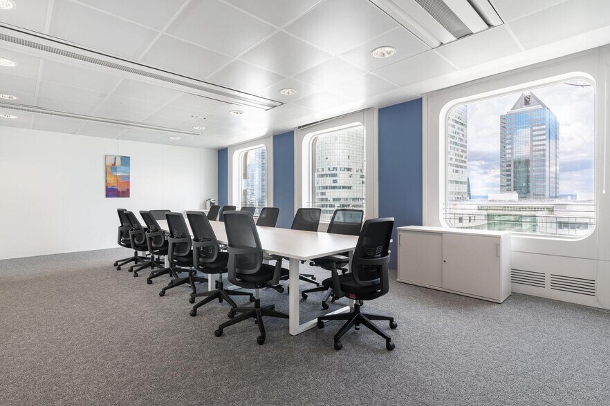 Office in Puteaux to rent - Interior Photo - Image 1 of 10