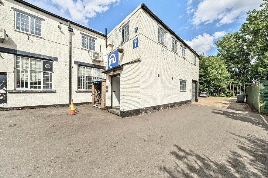 Sandown Rd, Watford for sale - Building Photo - Image 1 of 1