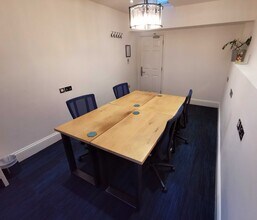 17-18 Berkeley Sq, Bristol to rent Interior Photo- Image 2 of 2