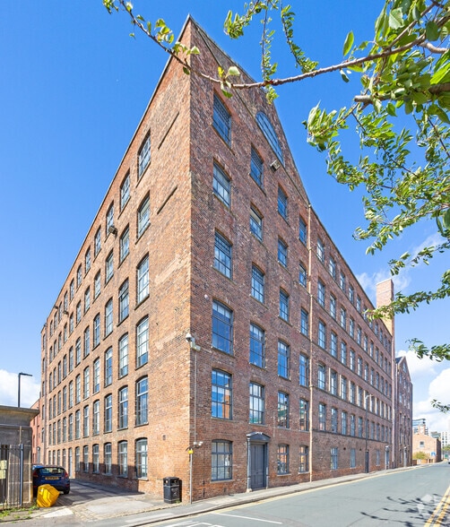 Marshall St, Leeds to rent - Building Photo - Image 3 of 5