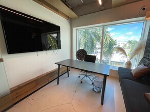 820 W 41st St, Miami Beach, FL for rent Interior Photo- Image 2 of 5