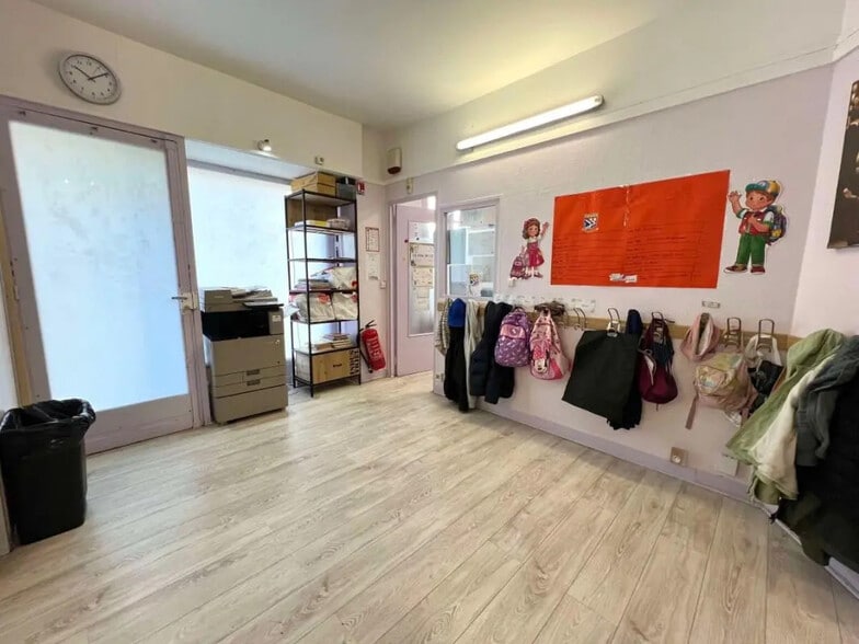 65 Rue De L'Aigle, La Garenne-Colombes for sale - Interior Photo - Image 2 of 4