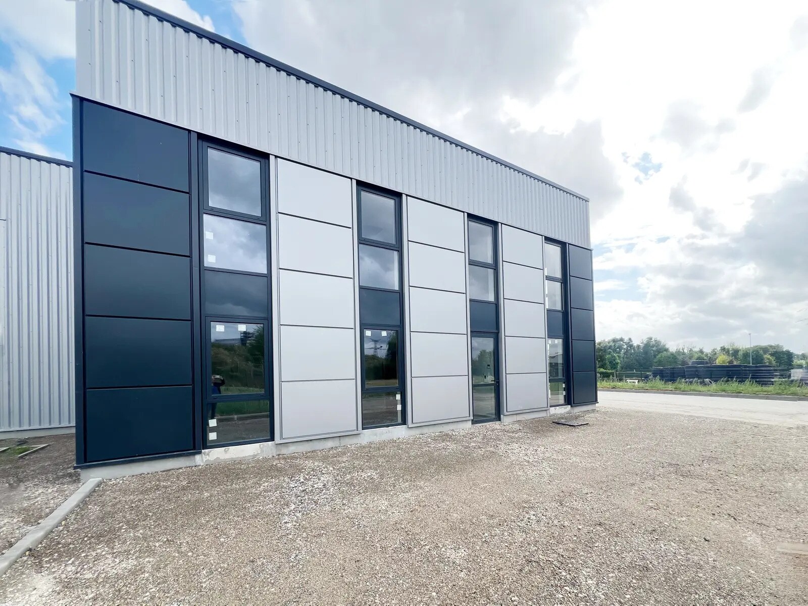 Light Industrial in Chambly to rent Building Photo- Image 1 of 11