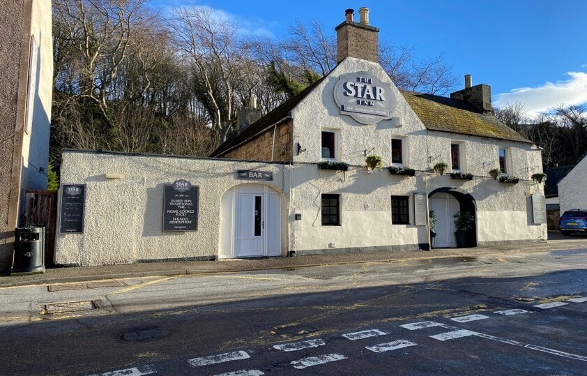 The Star Inn Pub & Letting Rooms High St portfolio of 2 properties for sale on LoopNet.co.uk Building Photo- Image 1 of 17