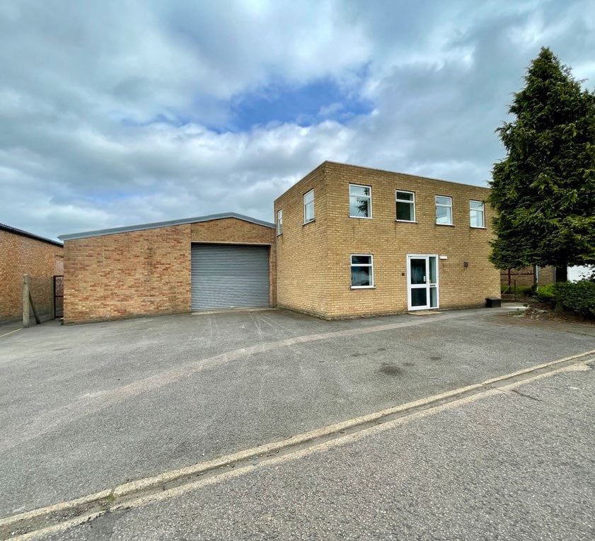 Commerce Way, Leighton Buzzard to rent Building Photo- Image 1 of 4