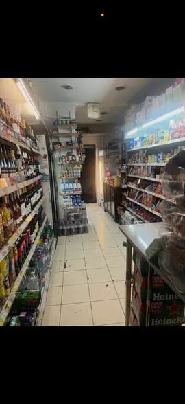 Retail in Paris for sale - Building Photo - Image 2 of 2