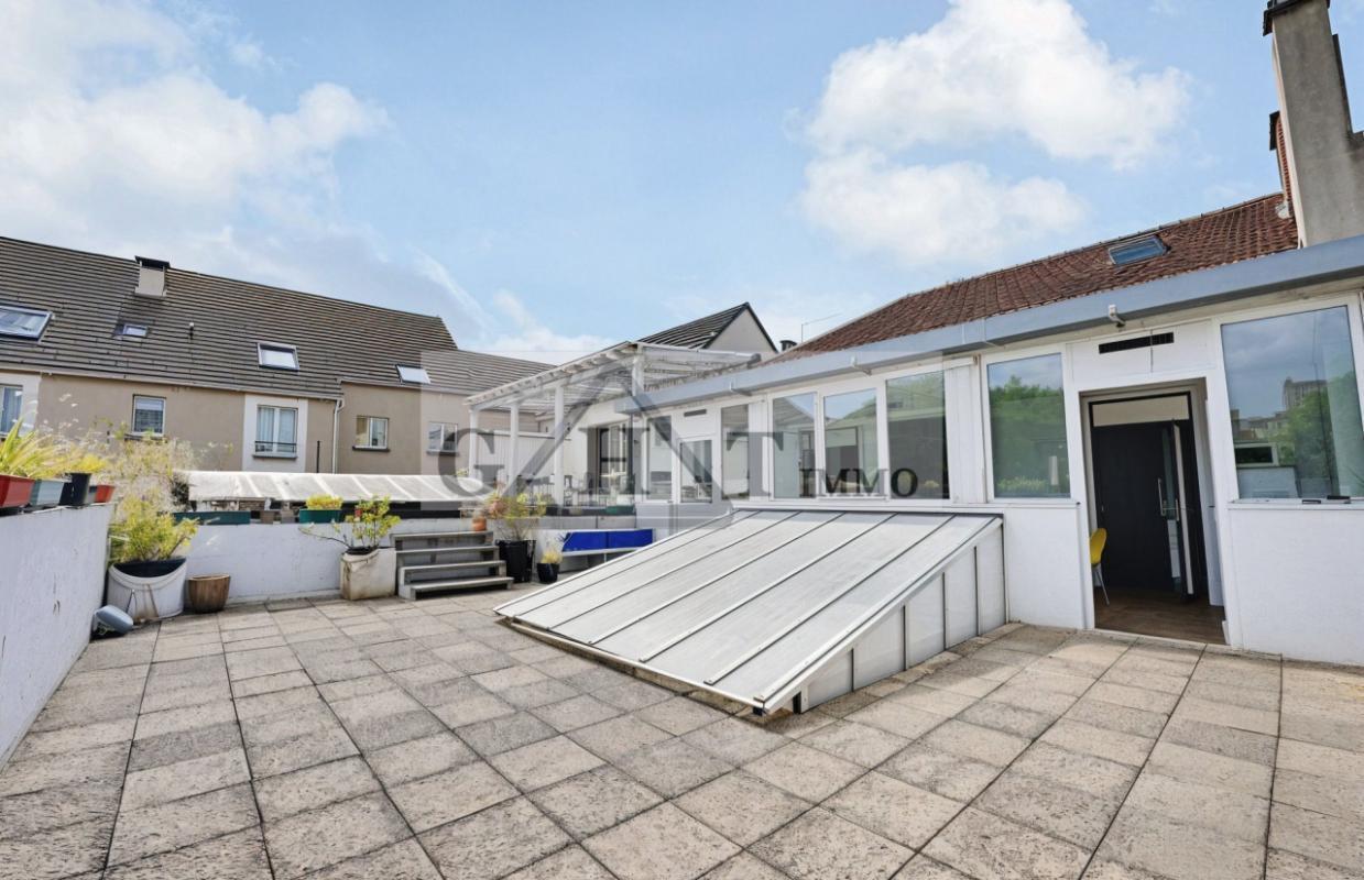 Light Industrial in Montreuil to rent Building Photo- Image 1 of 3