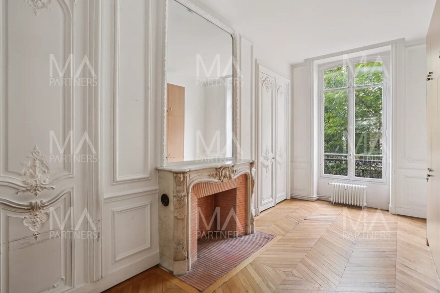 Office in Paris for sale - Building Photo - Image 2 of 6