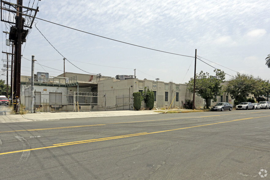 1327 E 15th St, Los Angeles, CA for sale - Primary Photo - Image 1 of 1