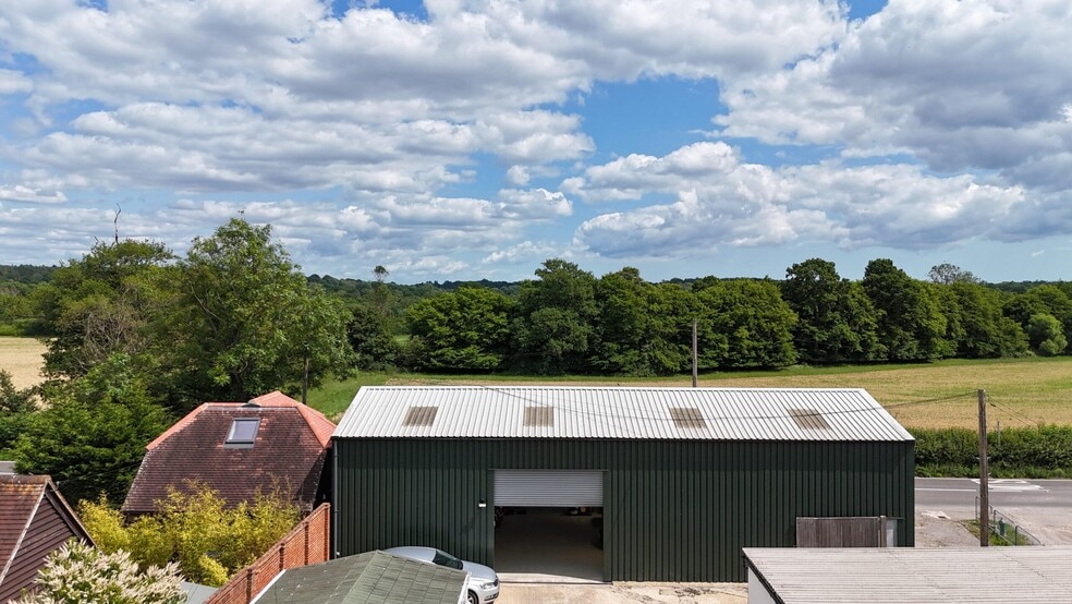 Bognor Rd, Horsham to rent - Building Photo - Image 2 of 5