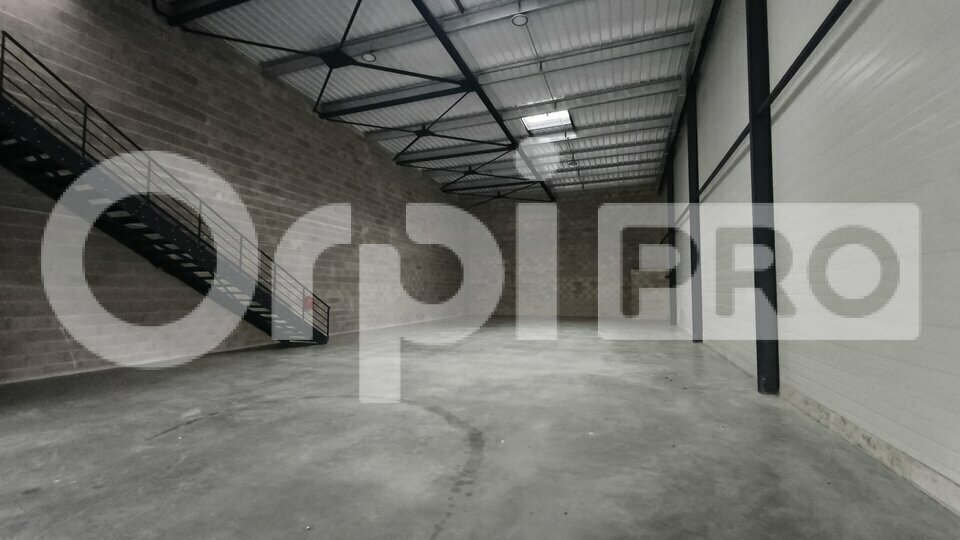 Light Industrial in Avrainville to rent Interior Photo- Image 1 of 7