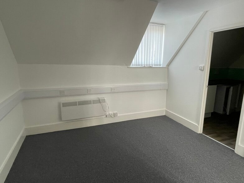 111-113 High St, Berkhamsted to rent - Building Photo - Image 3 of 4