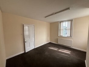Unit 7A Link Business Centre, Link Way, Malvern to rent Interior Photo- Image 2 of 6