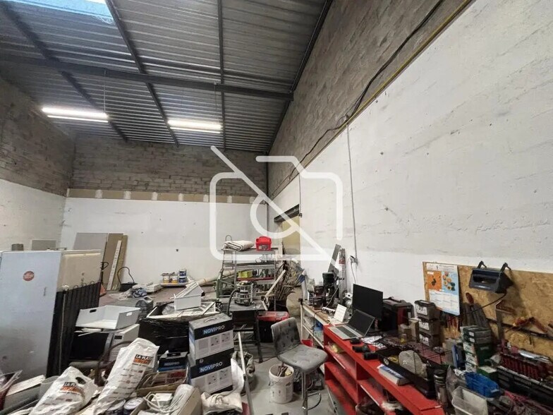 Industrial in Élancourt to rent - Interior Photo - Image 3 of 10