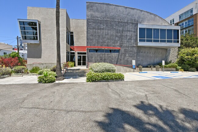 More details for 6735 Selma Ave, Hollywood, CA - Light Industrial to Rent