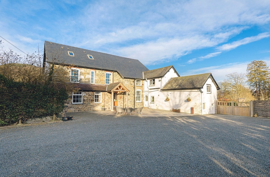 Ffordd Y Castell, Carno for sale - Primary Photo - Image 1 of 11