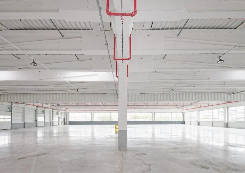 Industrial in Gennevilliers to rent - Building Photo - Image 3 of 10