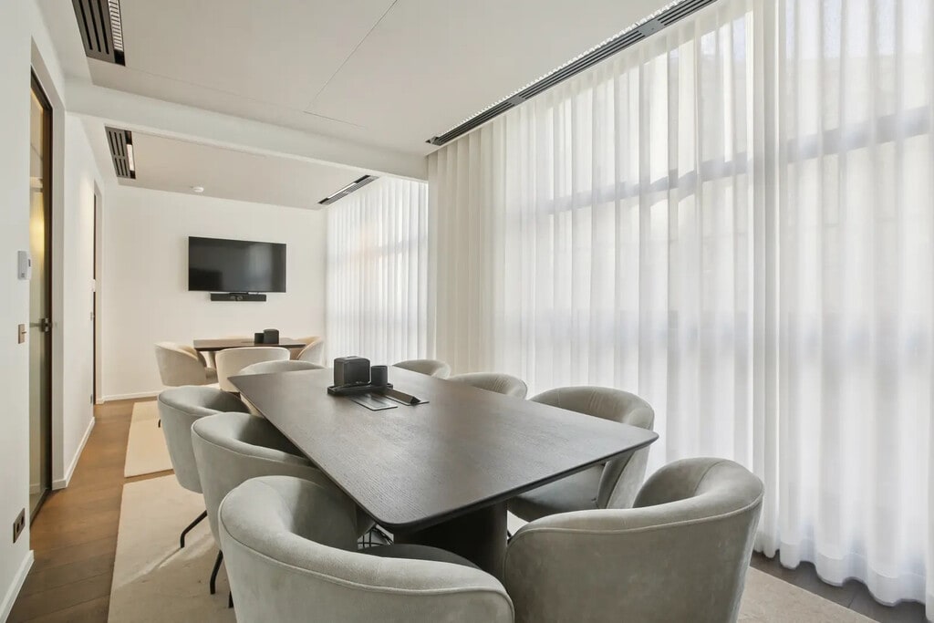 Location Bureaux 295 m² - Photo 1