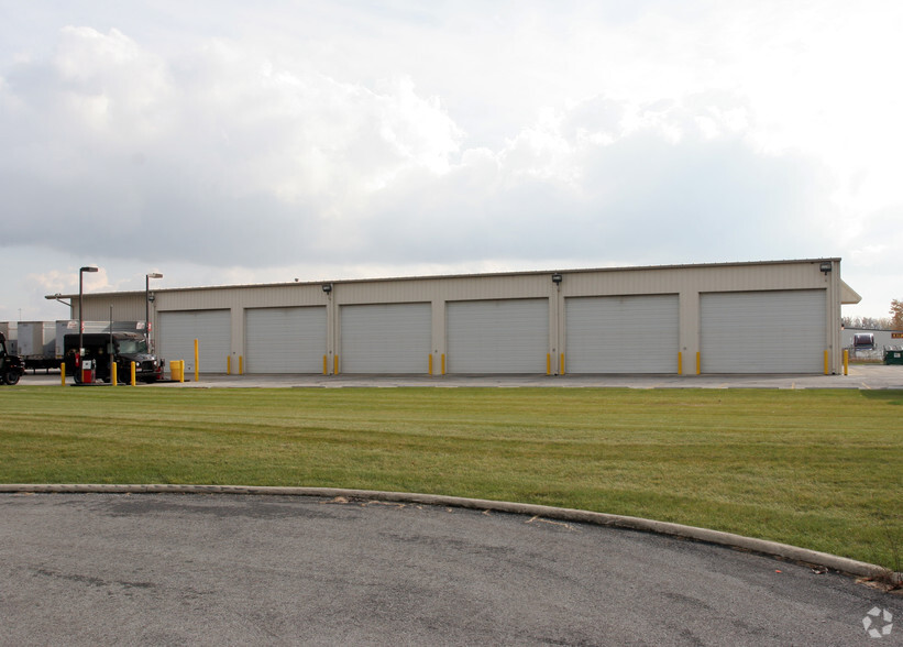 1301 Commerce Pky, Findlay, OH for sale - Building Photo - Image 3 of 4