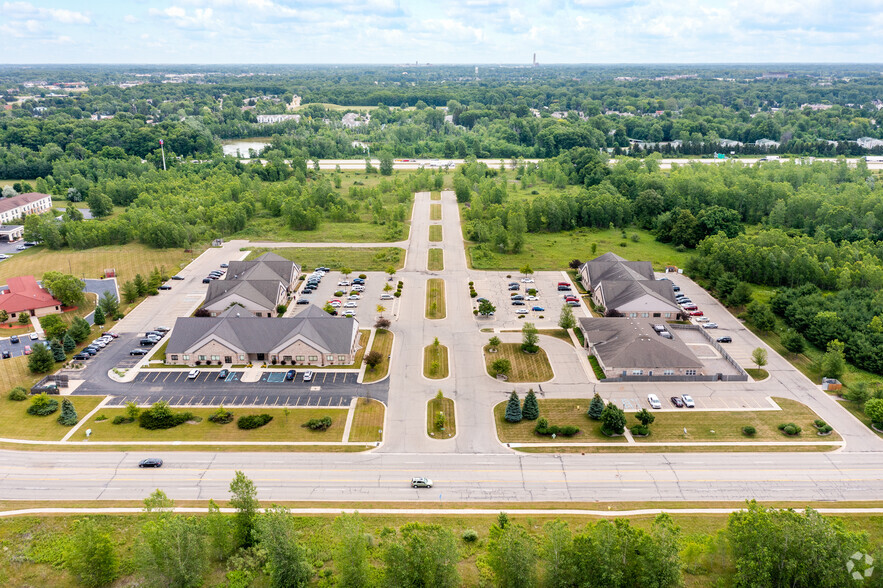 8161 Executive Ct, Lansing, MI for sale - Aerial - Image 3 of 10