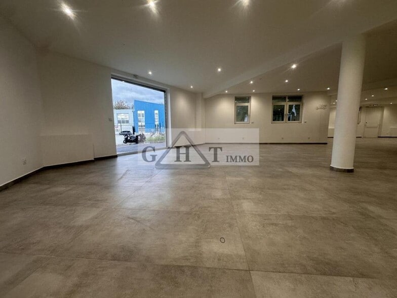 Office in Créteil to rent - Interior Photo - Image 2 of 6