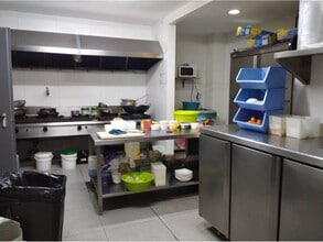 Retail in Barcelona, Barcelona to rent Interior Photo- Image 2 of 2