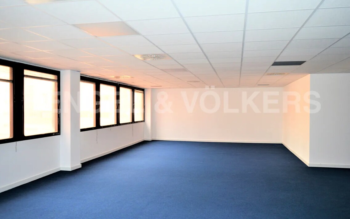 Barcelona, BAR 08006 -  -  - Interior Photo - Image 1 of 9