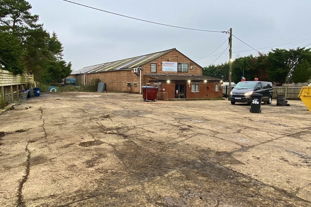 Stevenage Rd, Hitchin to rent Primary Photo- Image 1 of 4