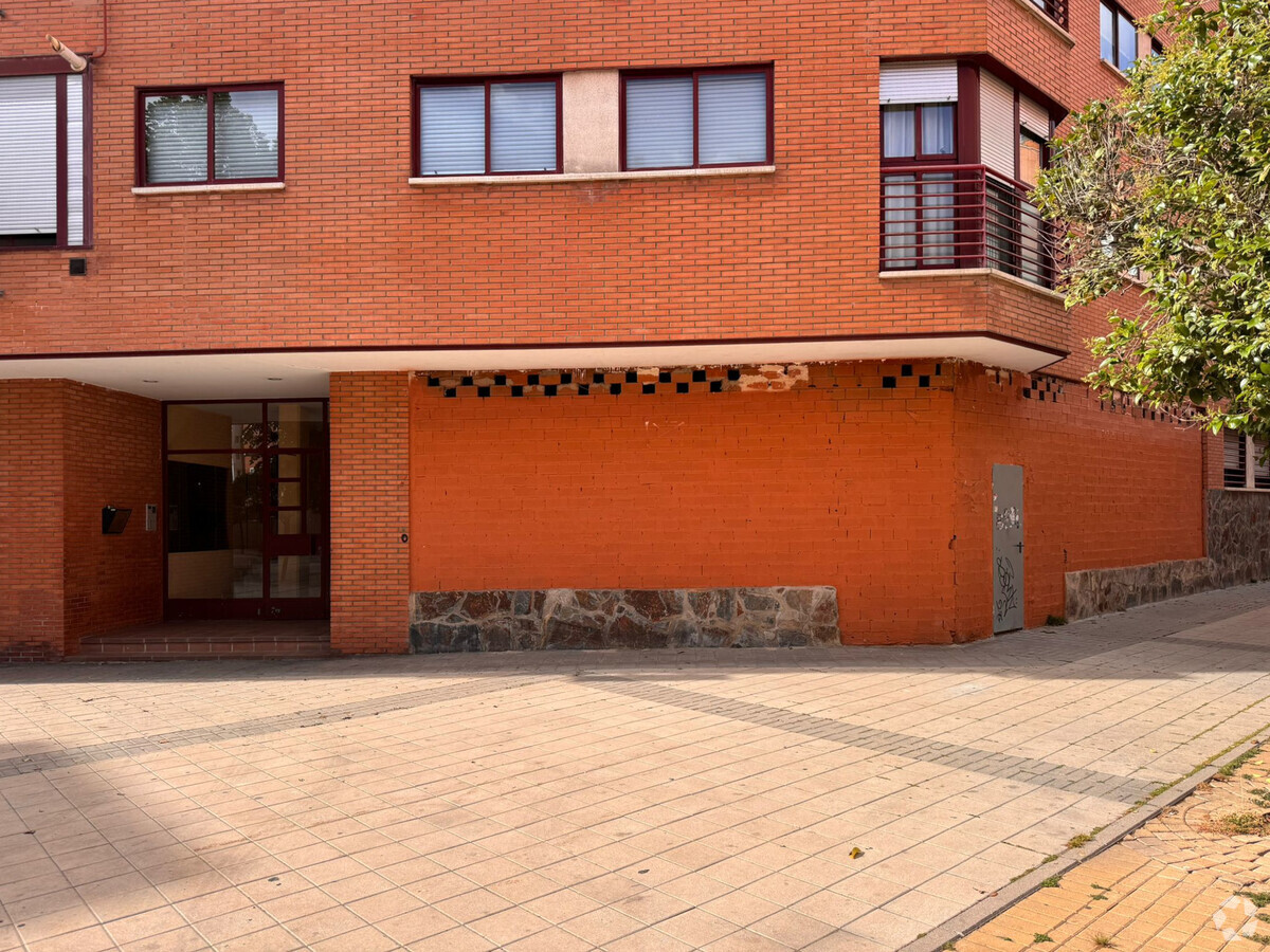 Getafe, MAD 28903 - Unit Puerta 02, Esc. 8 -  - Interior Photo - Image 1 of 4