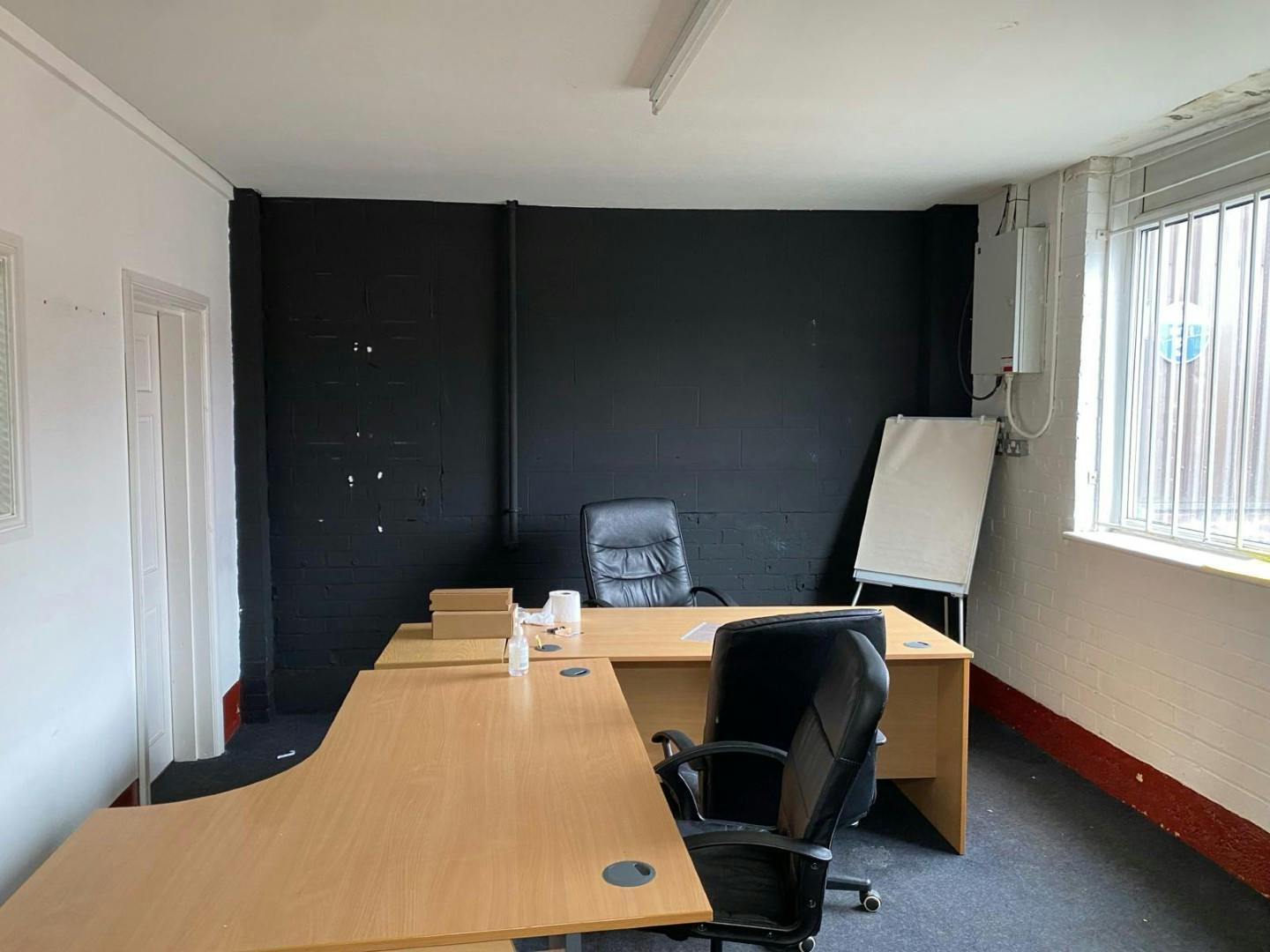 Vale Park Way, Manchester to rent Building Photo- Image 1 of 3