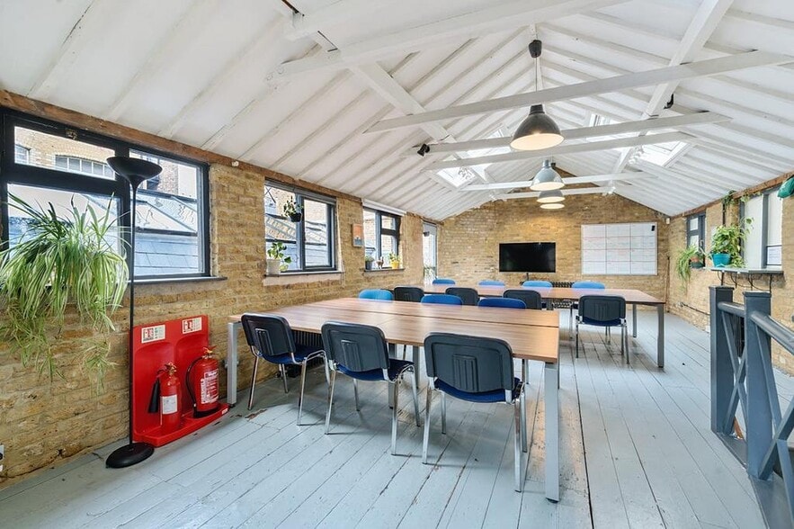 15 Hackney Rd, London for sale - Building Photo - Image 2 of 22
