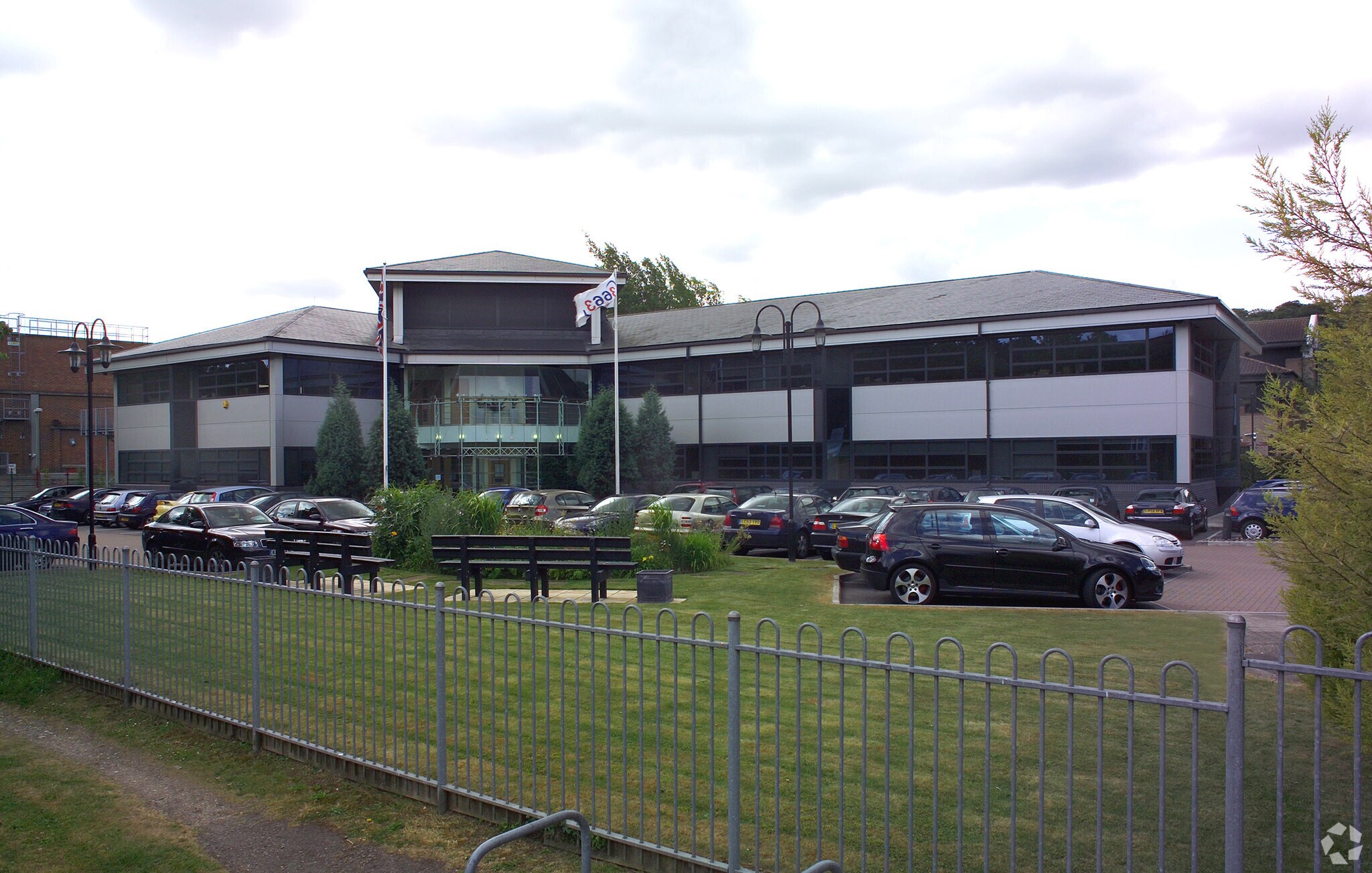 London Rd, High Wycombe for sale Primary Photo- Image 1 of 1