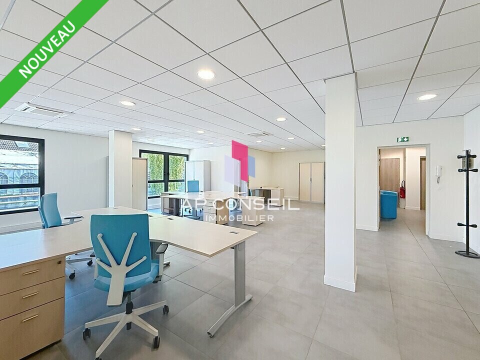 Office in Orgeval for sale Interior Photo- Image 1 of 11
