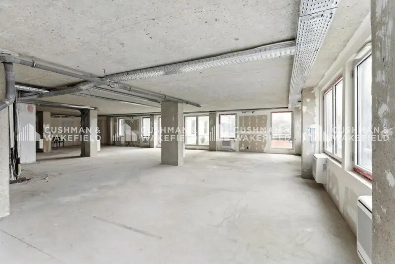 Office in Suresnes to rent - Building Photo - Image 3 of 15
