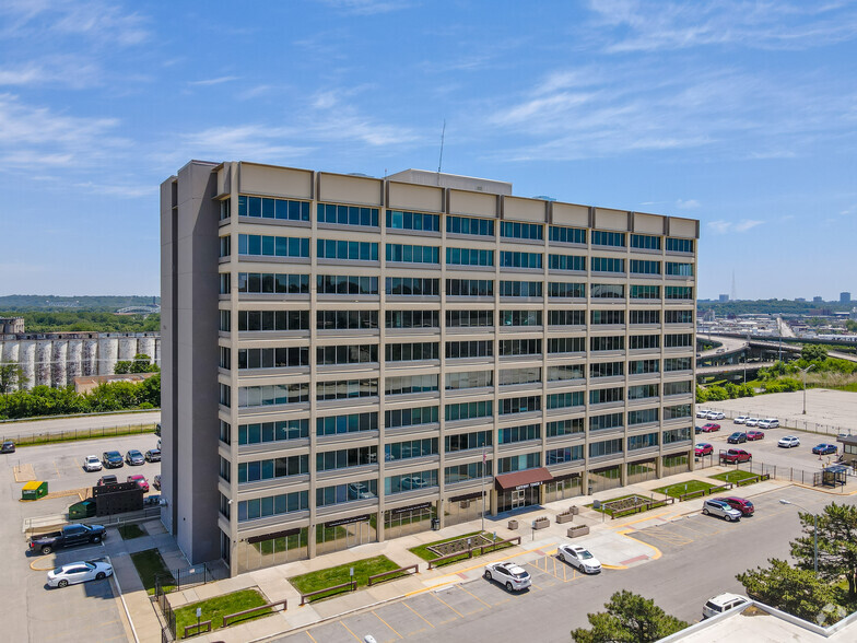 400 State Ave, Kansas City, KS for rent - Primary Photo - Image 1 of 3