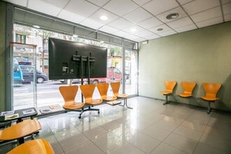 Retail in Barcelona, Barcelona to rent Building Photo- Image 2 of 35