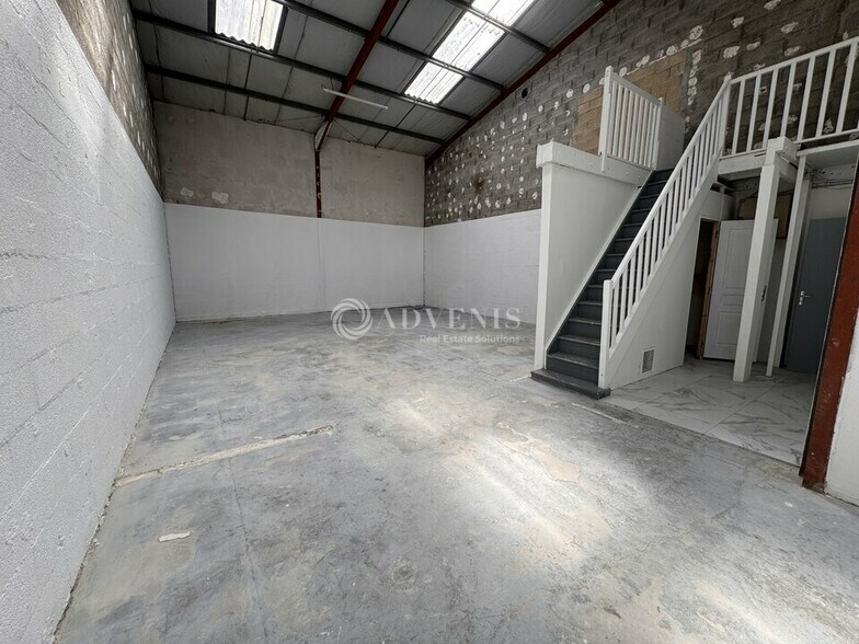 Office in Lisses to rent - Interior Photo - Image 1 of 4