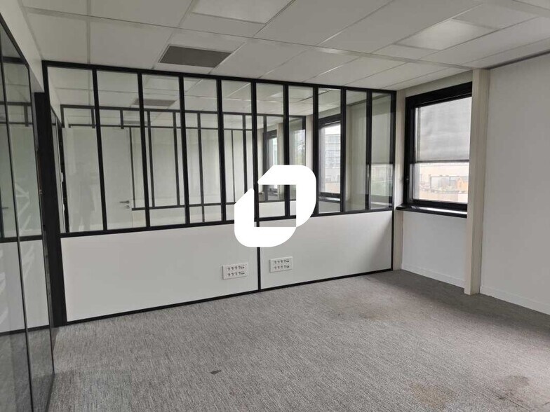 Office in Rueil-Malmaison to rent - Interior Photo - Image 3 of 6