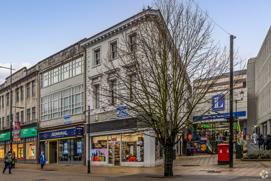 36 George St, Luton to rent - Primary Photo - Image 1 of 2