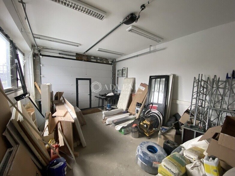 Avenue Des 3 Peuples, Montigny-le-Bretonneux to rent - Interior Photo - Image 3 of 5