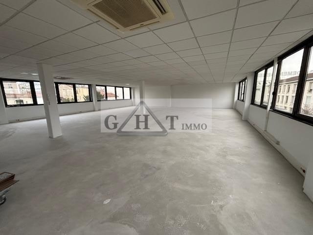 Office in Ivry-sur-Seine to rent - Interior Photo - Image 2 of 4