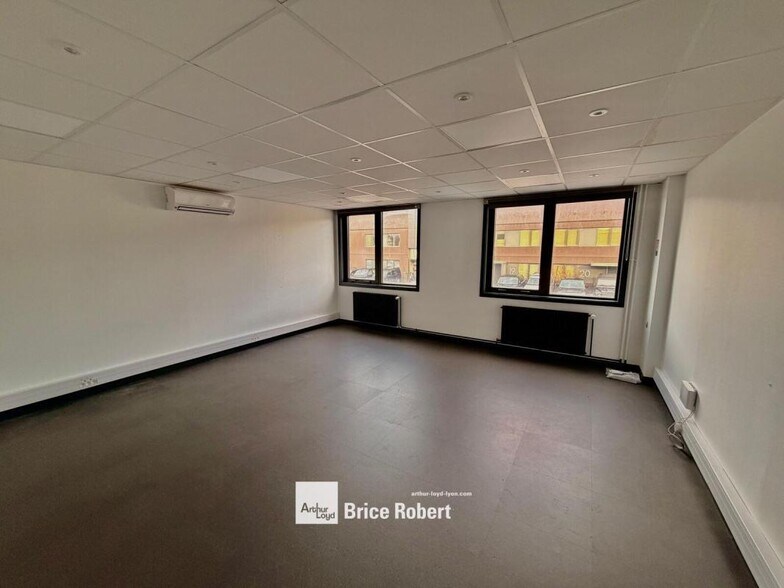 12 Chemin Des Gorges, Dardilly to rent - Interior Photo - Image 2 of 5