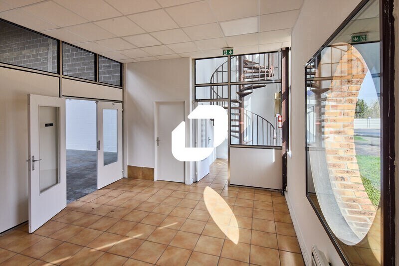 28 Rue Jacques Robert, Le Thillay to rent - Lobby - Image 3 of 5