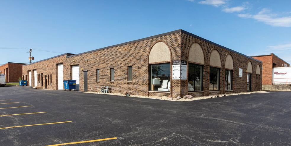 711 W Fullerton Ave, Addison, IL for rent - Building Photo - Image 1 of 25