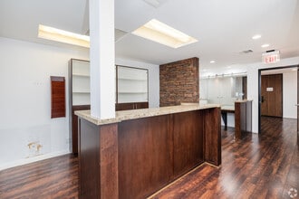 1125 S Beverly Dr, Los Angeles, CA to rent Interior Photo- Image 2 of 5