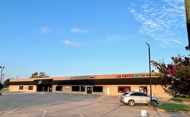 641 10th St, Hempstead, TX for rent - Building Photo - Image 1 of 45