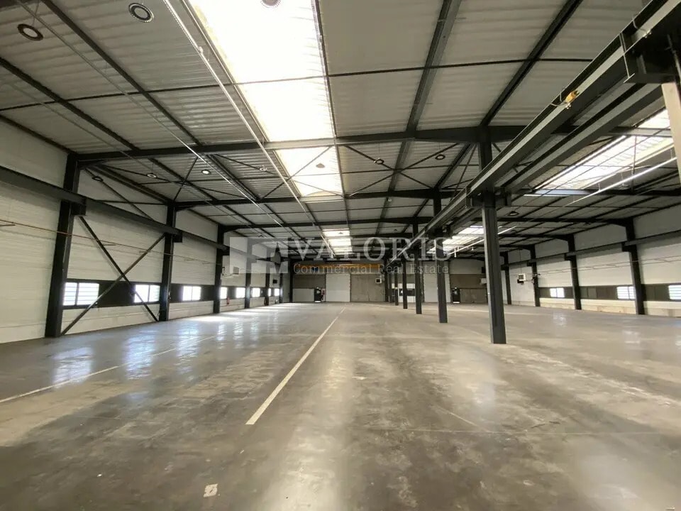Light Industrial in Saint-Priest to rent Interior Photo- Image 1 of 7