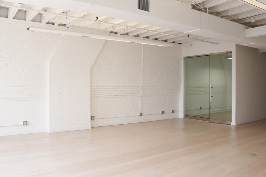 240 Commercial St, Boston, MA to rent - Interior Photo - Image 3 of 16