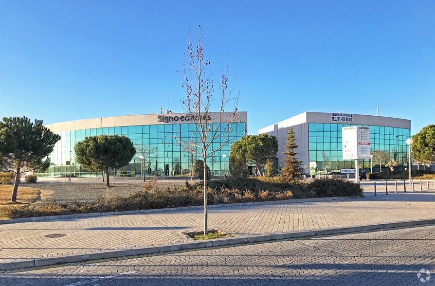 Office in Pozuelo de Alarcón, Madrid to rent - Primary Photo - Image 1 of 3